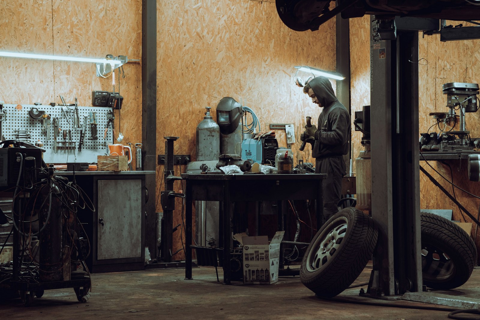 Automotive Repair Shop Software: 10 Features That Keep Bays Busy and Customers Happy